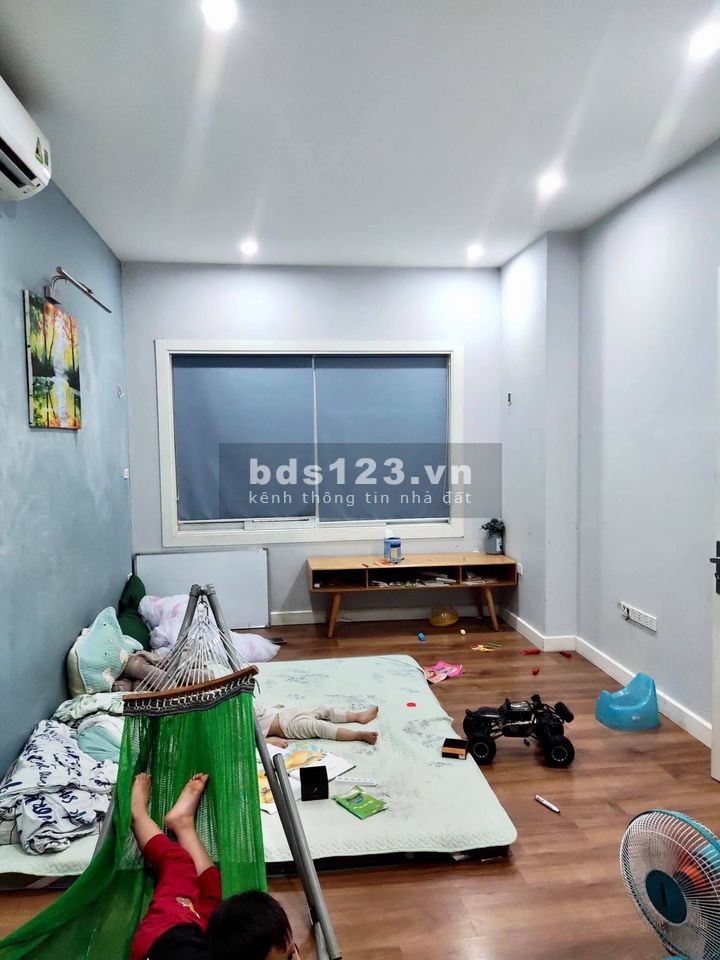 Bán nhà mặt ngõ, 15m ra phố Khúc Thừa Dụ, Diện tích 40m2, 4 tầng, 5.3 tỷ