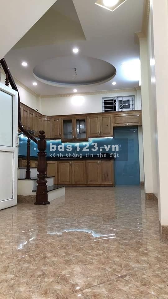 Bán nhà 43m2, 3 tầng phố Đội Cấn, chỉ 3.7 tỷ, có thương lượng, 2 mặt thoáng, gần phố, gần ô tô