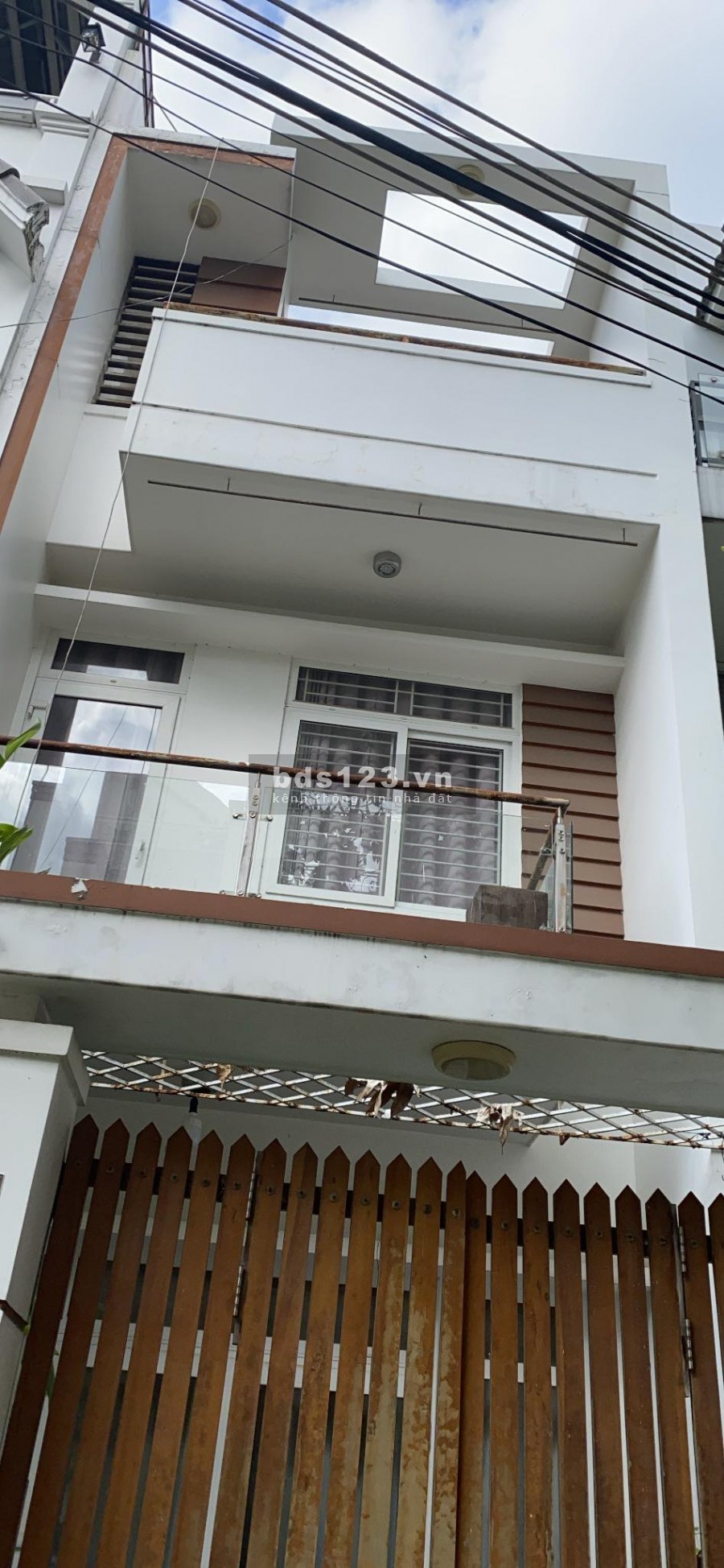 Bán nhà Quận Gò Vấp đường Nguyên Hồng phường 1 dt 73M2, 3 tầng HXH vô nhà giá 8.3Tỷ