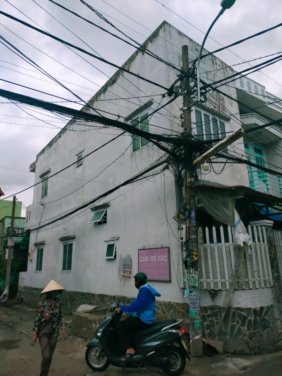 Bán nhà 2 tầng bê tông cốt thép, 3 mặt tiền khu Nguyễn Ảnh Thủ, Trung Chánh, Hóc Môn, giá 2.3 tỷ, shr