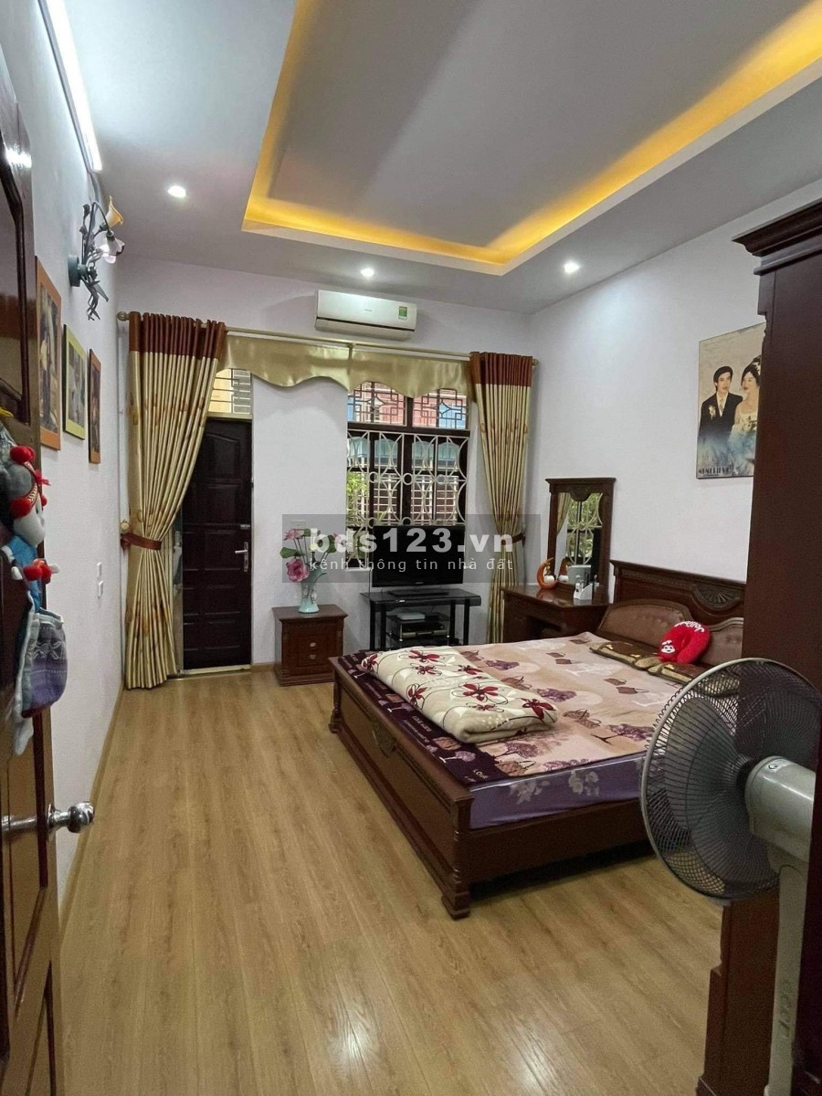 Nhà đẹp phân lô quân đội gara ô tô giá rẻ giữa trung tâm phố Triều Khúc