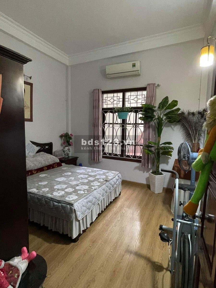 Nhà đẹp phân lô quân đội gara ô tô giá rẻ giữa trung tâm phố Triều Khúc