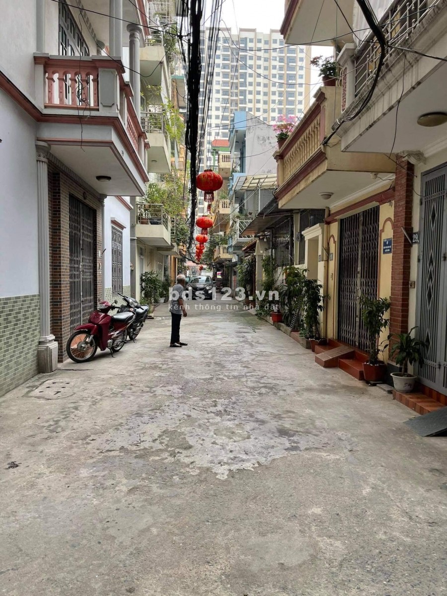 Nhà đẹp phân lô quân đội gara ô tô giá rẻ giữa trung tâm phố Triều Khúc