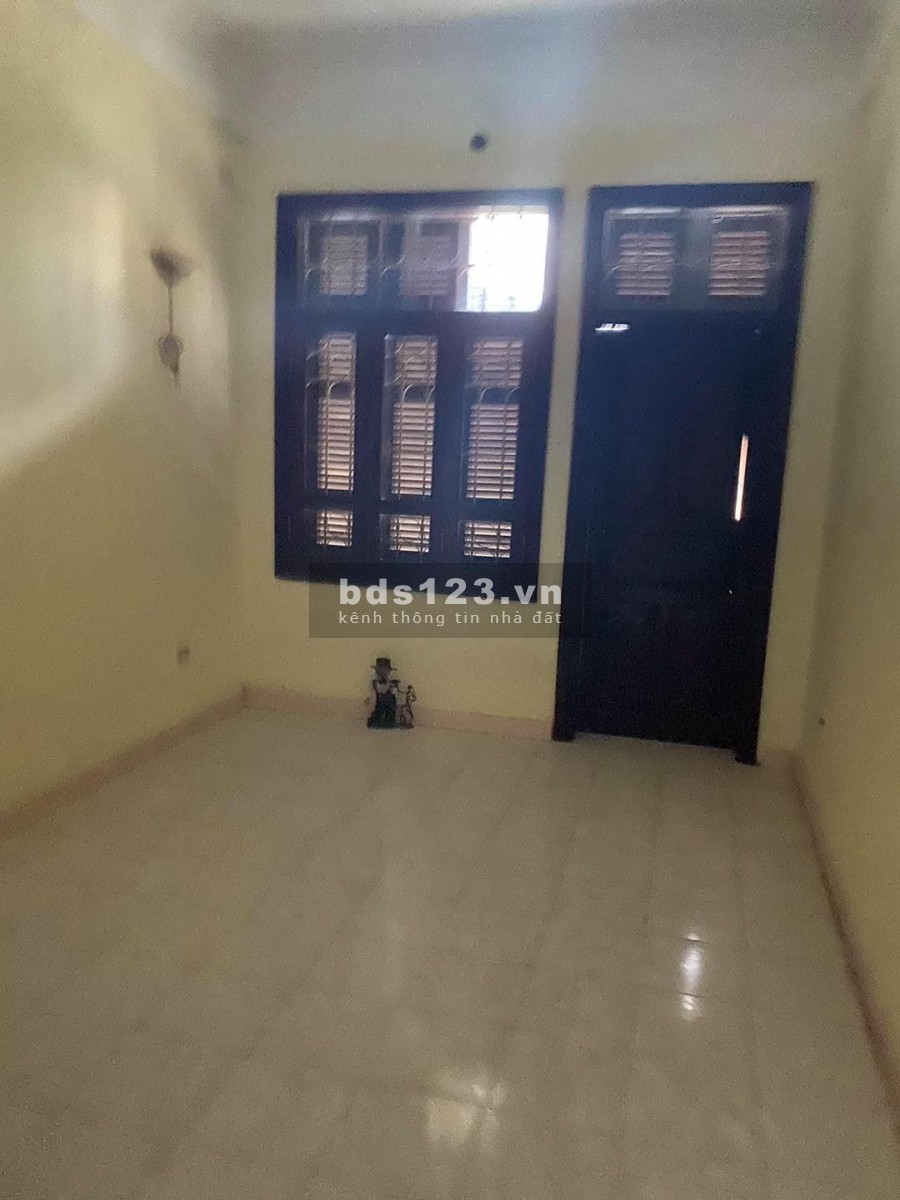 Mặt ngõ kinh doanh, ô tô đỗ cửa, ngõ 82 Yên Lãng, DT 50m2, MT 3.1m , 5 tầng, giá 6.4 tỷ