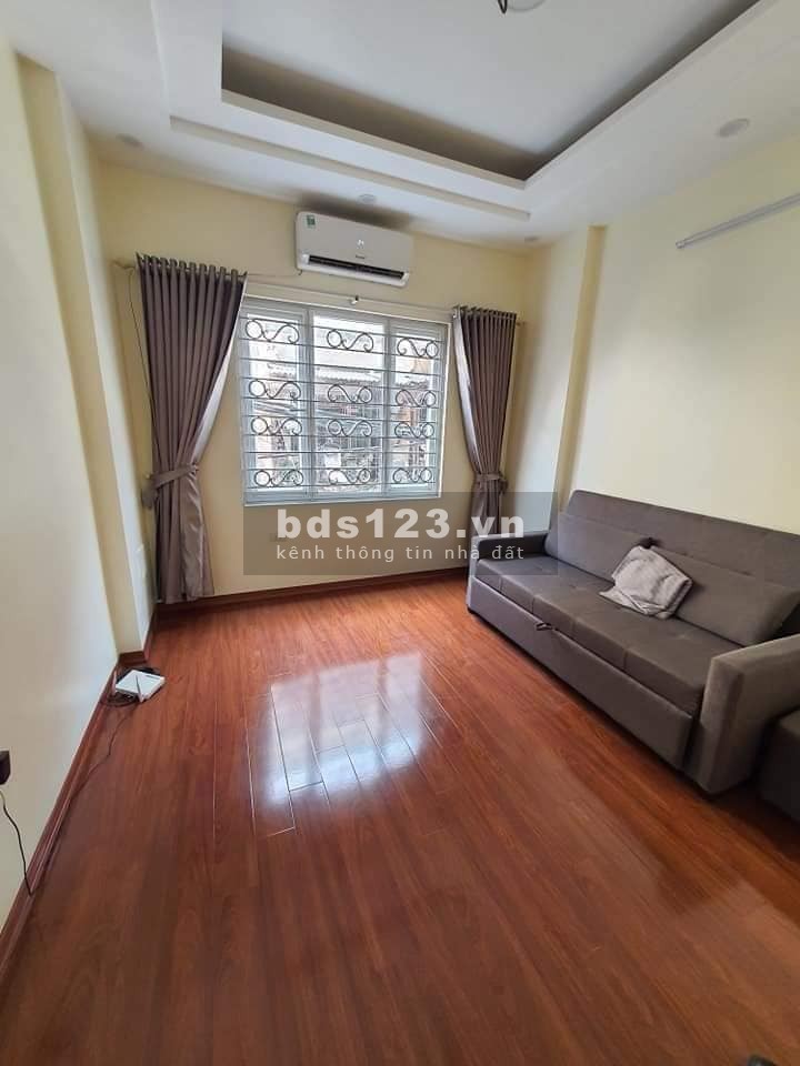 Bán nhà 43m2, 3 tầng phố Đội Cấn, chỉ 3.7 tỷ, có thương lượng, 2 mặt thoáng, gần phố, gần ô tô