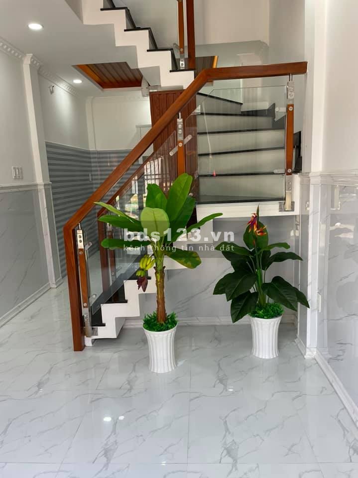Bán nhà Quận Gò Vấp, đường Phan Huy Ích, dt 36m2, giá 2.8 tỷ, 1 trệt, 1 lầu, đúc kiên cố