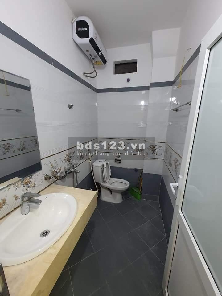 Bán nhà 43m2, 3 tầng phố Đội Cấn, chỉ 3.7 tỷ, có thương lượng, 2 mặt thoáng, gần phố, gần ô tô