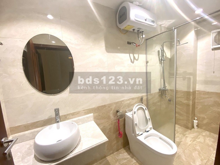 Nhà đẹp Nguyễn Sơn tặng toàn bộ nội thất, dt 42m2, giá chỉ 4 tỷ, xây 5 tầng móng cọc bê tông