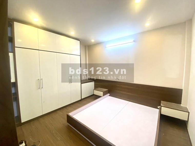 Nhà đẹp Nguyễn Sơn tặng toàn bộ nội thất, dt 42m2, giá chỉ 4 tỷ, xây 5 tầng móng cọc bê tông