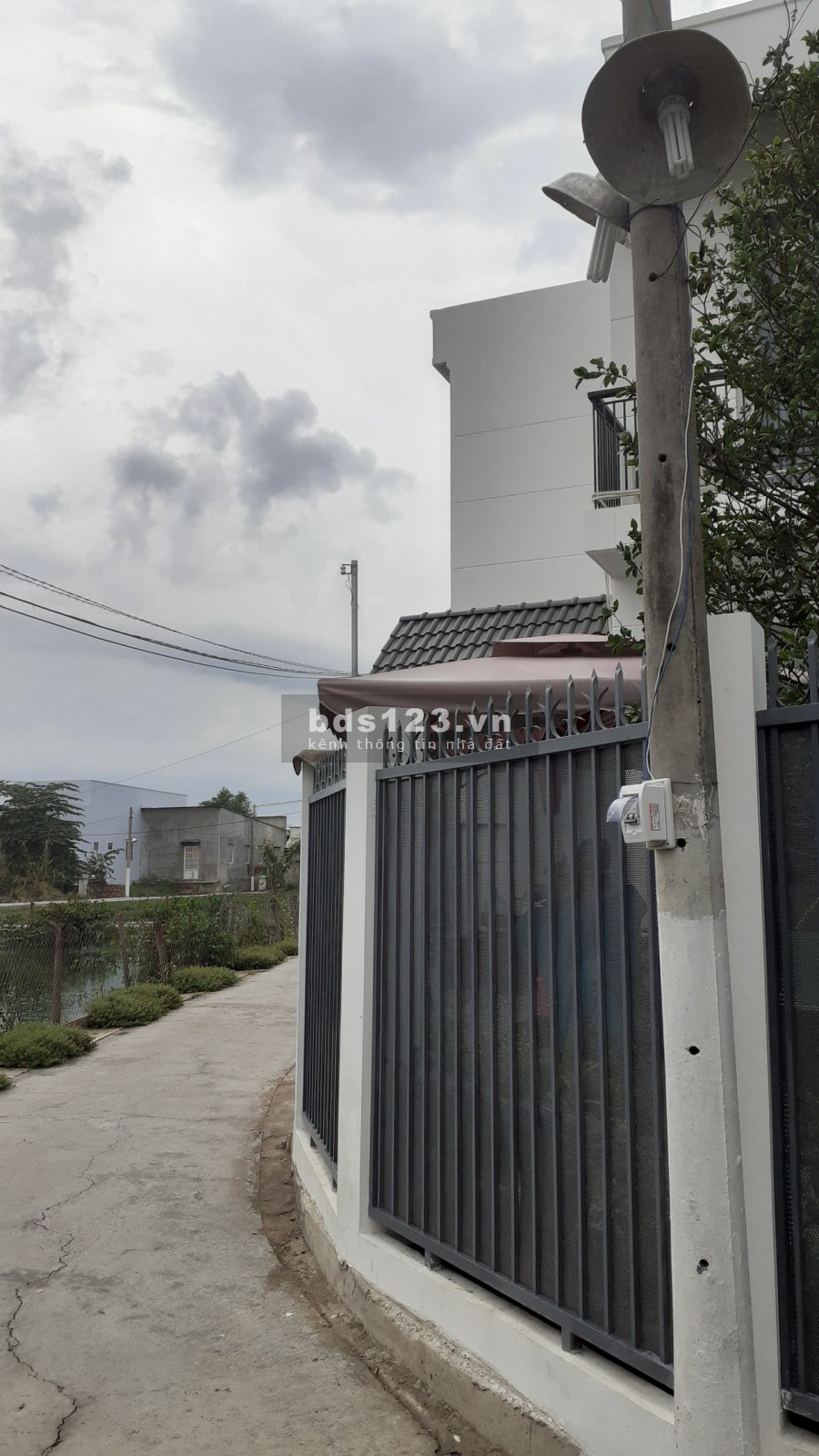 Bán nhà 3.05 tỷ Xã Quy Đức Mr Châu, khu dân cư đông đúc, an ninh