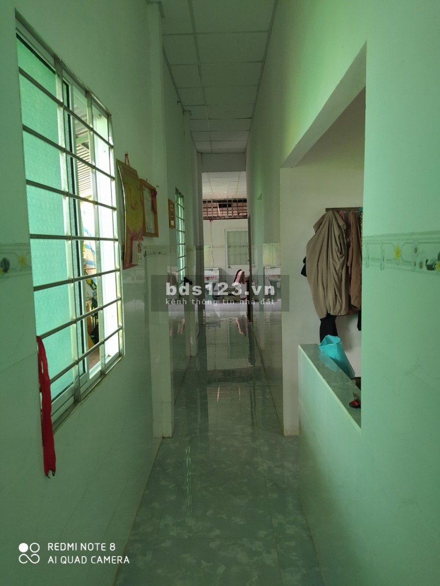 Mã tin 392 Vị trí đất đẹp, có nhà kiên cố và ĐẤT tại Lộc Hoà, Long Hồ, Vĩnh Long với: - Diện tích: 9 * 245 = 2 205 m².