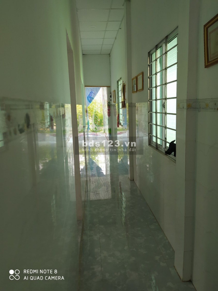 Mã tin 392 Vị trí đất đẹp, có nhà kiên cố và ĐẤT tại Lộc Hoà, Long Hồ, Vĩnh Long với: - Diện tích: 9 * 245 = 2 205 m².