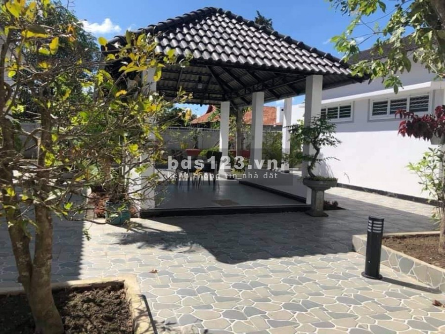 Cần bán gấp khách sạn mới hoạt động 2 năm, đầy đủ nội thất, giá 7.5 tỷ