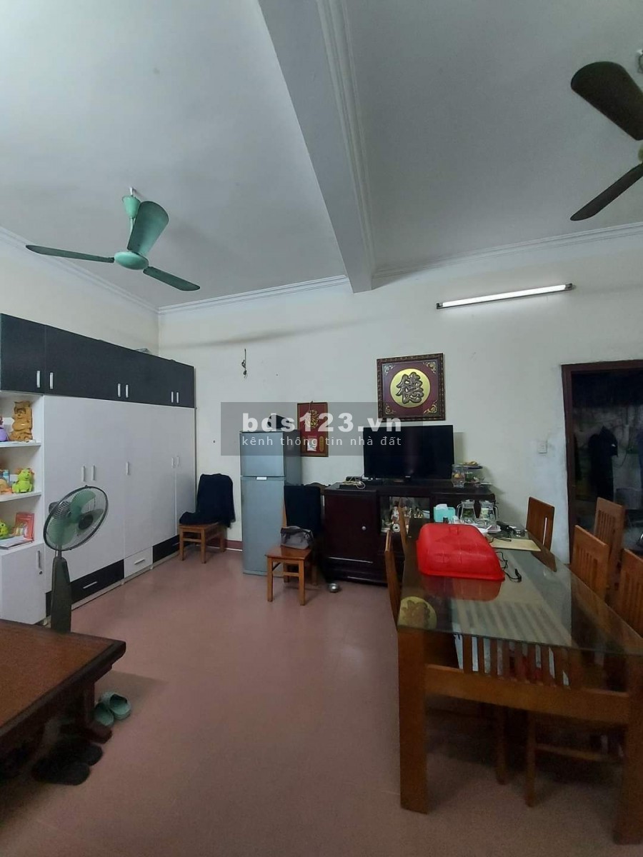 Bán nhà phố Kim Mã, 4 tầng, mặt ngõ thông kinh doanh, thẳng tắp cách phố 3 nhà, giá 2.6 tỷ