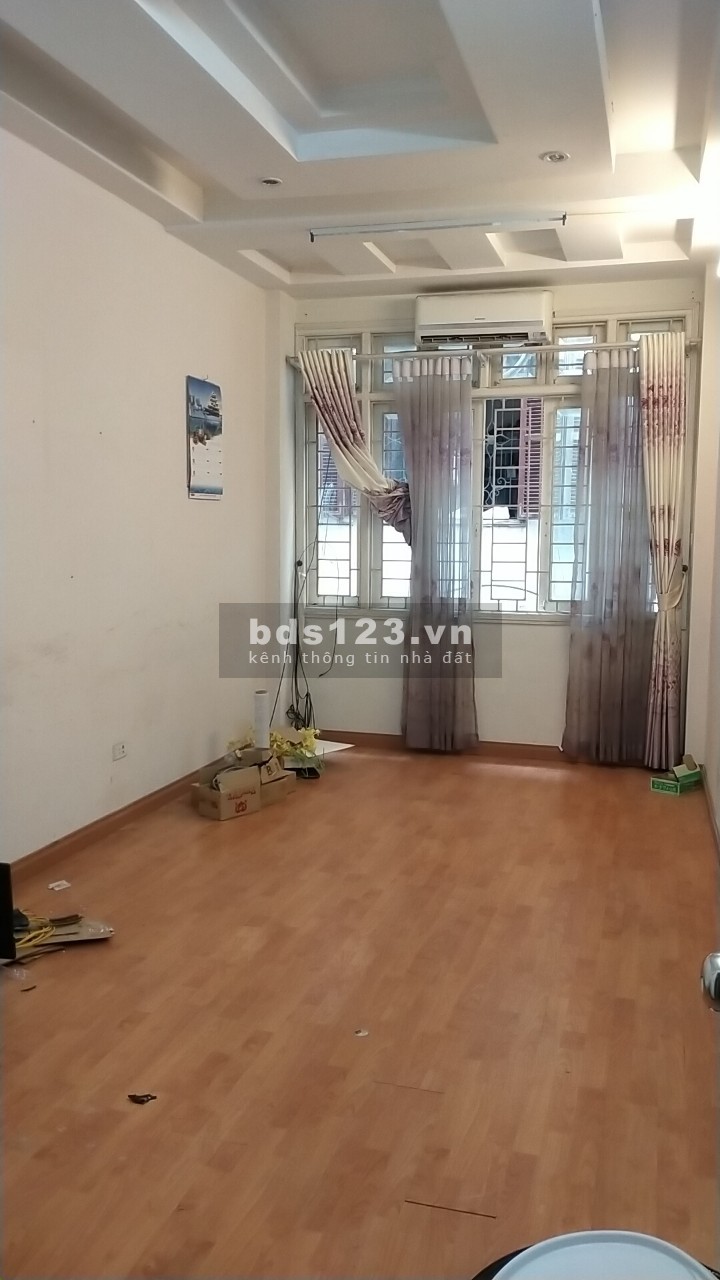 Cho thuê nhà Phố Hoa Bằng 30m2 x 5T, 3 ngủ, đủ đồ,oto qua ngõ
