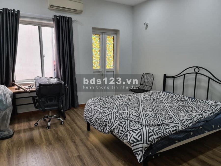 Hiếm phân lô Nguyễn Khoái, ô tô đỗ cửa, nhỉnh 4 tỷ, 5 tầng đúc kiên cố, dt 48m2