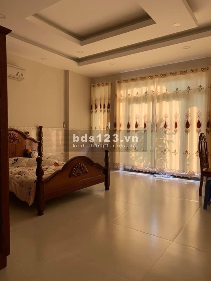Bán nhà HXH gần chợ Triển Lãm Tân Bình Hoàng Văn Thụ, Út Tịch, chỉ hơn 80tr/m2, 4 lầu, lh gấp: 0908473588