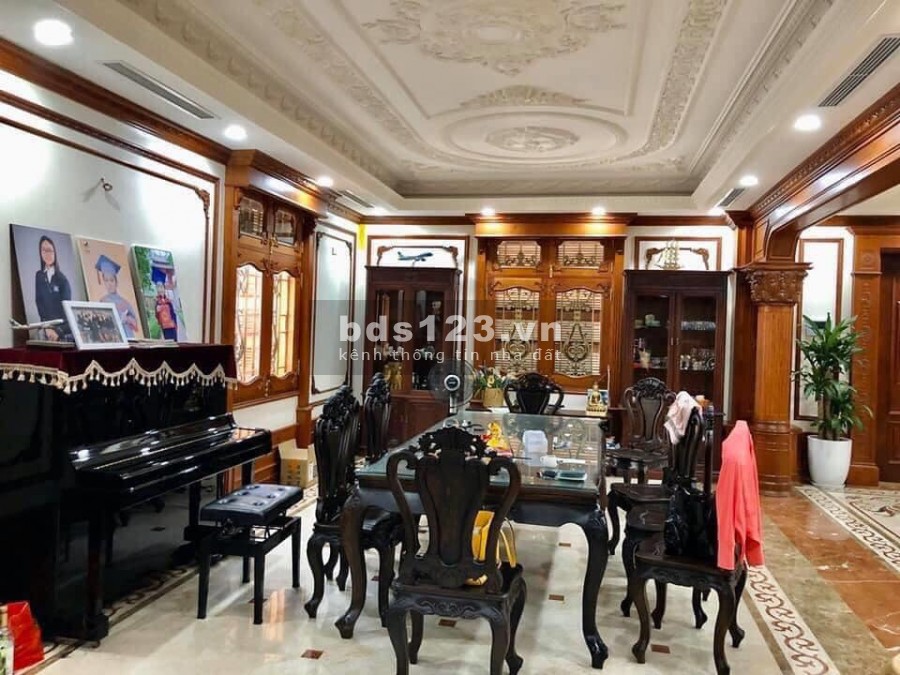 Bán biệt thự VIP lô góc 5 tầng đẳng cấp, sang trọng phố Trung Kính 290m2 giá 80 tỷ. LH 0912442669