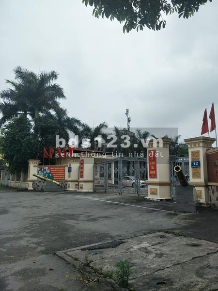 Cần bán gấp mảnh đất cạnh đường Ngọc Thụy 55m2, mặt tiền 5.7m, giá 3.8 tỷ, ô tô tránh.