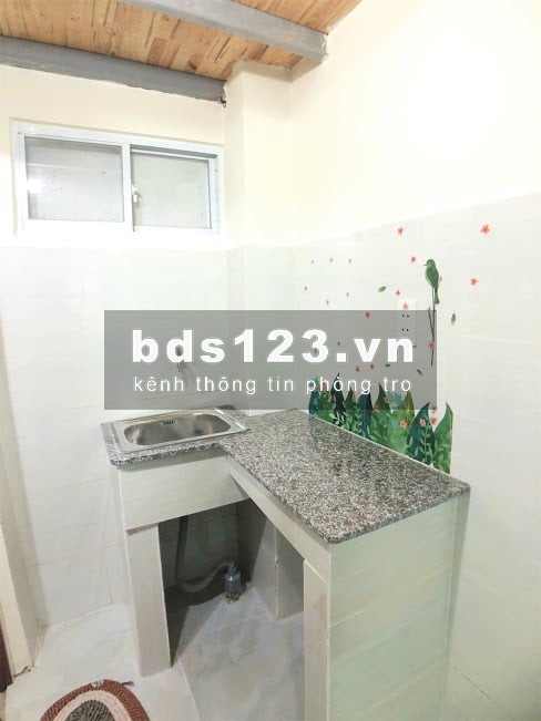 Phòng trọ có gác cao 1m8 đầy đủ nội thất cơ bản sạch sẻ yên tĩnh mát mẻ, rộng 30m2 giá siêu rẻ phường 15 Quận Tân Bình
