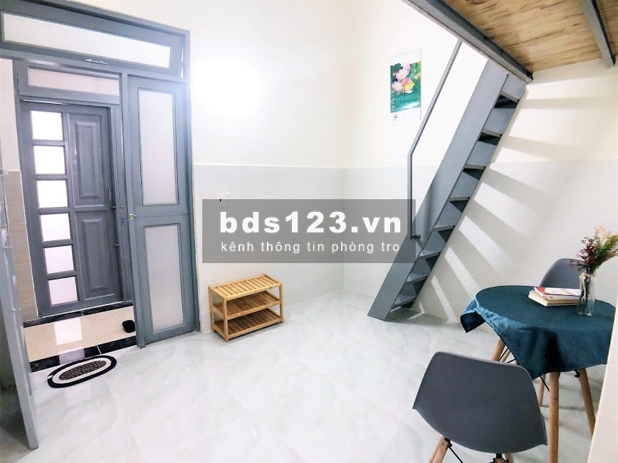 Phòng trọ có gác cao 1m8 đầy đủ nội thất cơ bản sạch sẻ yên tĩnh mát mẻ, rộng 30m2 giá siêu rẻ phường 15 Quận Tân Bình