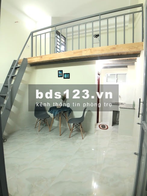 Phòng trọ có gác cao 1m8 đầy đủ nội thất cơ bản sạch sẻ yên tĩnh mát mẻ, rộng 30m2 giá siêu rẻ phường 15 Quận Tân Bình