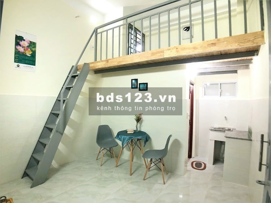 Phòng trọ có gác cao 1m8 đầy đủ nội thất cơ bản sạch sẻ yên tĩnh mát mẻ, rộng 30m2 giá siêu rẻ phường 15 Quận Tân Bình