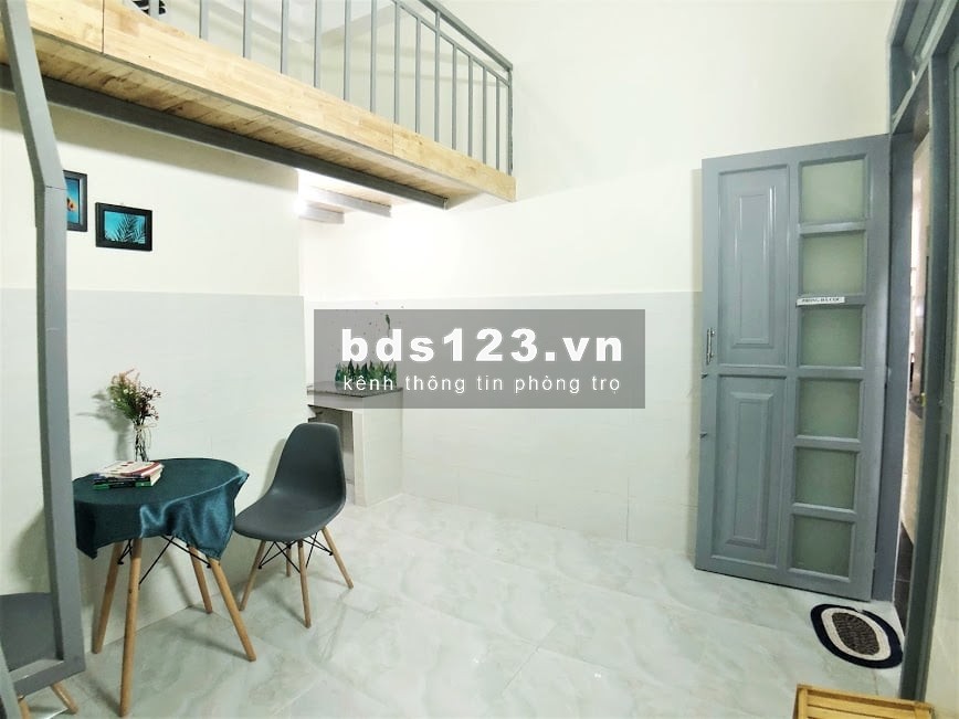 Phòng trọ có gác cao 1m8 đầy đủ nội thất cơ bản sạch sẻ yên tĩnh mát mẻ, rộng 30m2 giá siêu rẻ phường 15 Quận Tân Bình