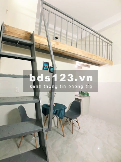 Phòng trọ có gác cao 1m8 đầy đủ nội thất cơ bản sạch sẻ yên tĩnh mát mẻ, rộng 30m2 giá siêu rẻ phường 15 Quận Tân Bình
