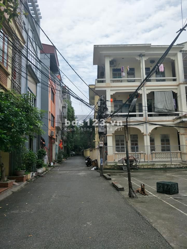 Cần bán gấp mảnh đất cạnh đường Ngọc Thụy 55m2, mặt tiền 5.7m, giá 3.8 tỷ, ô tô tránh.