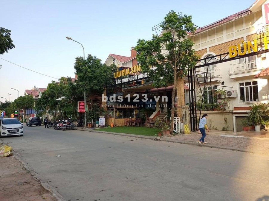 Đất siêu đẹp, phố Kẻ Vẽ, Đông Ngạc, dt 300m2, mt 12.8m, ô to tránh nhau, quá đẹp 24 tỷ, lh 0942861188