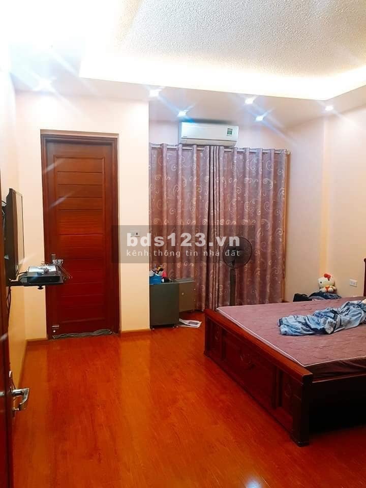 Bán nhà Thượng Đình, dt 30m2, 5 tầng đúc kiên cố, kinh doanh đỉnh, ô tô đõ cửa 3.2 tỷ