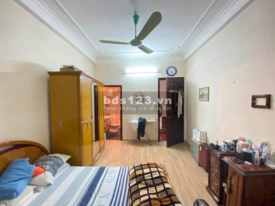 Nhà đẹp đường Nguyên Hồng ở được ngay, vài bước chân ra phố, 6 tầng, giá dưới 4 tỷ