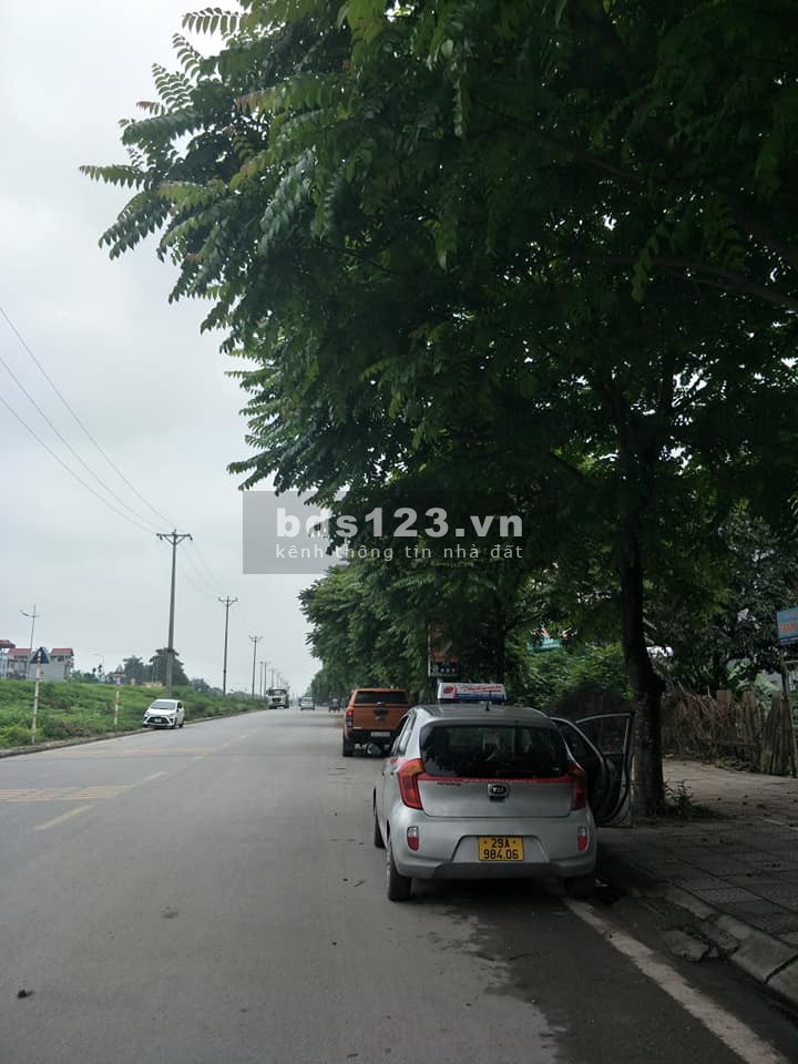 Cần bán gấp mảnh đất cạnh đường Ngọc Thụy 55m2, mặt tiền 5.7m, giá 3.8 tỷ, ô tô tránh.
