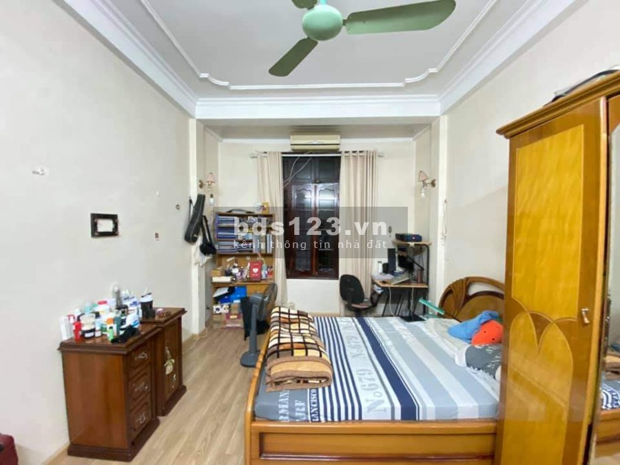 Nhà đẹp đường Nguyên Hồng ở được ngay, vài bước chân ra phố, 6 tầng, giá dưới 4 tỷ