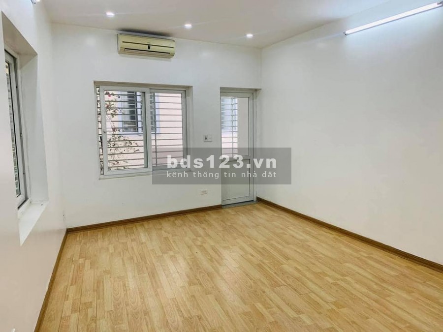 Cần bán biệt thự sân vườn, dtsd 111m2 nhỉnh 15 tỷ, phố Lạc Long Quận, Quận Tây Hồ