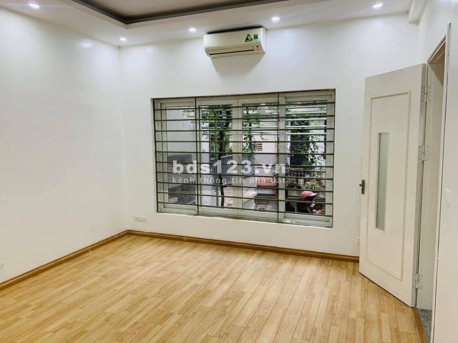 Cần bán biệt thự sân vườn, dtsd 111m2 nhỉnh 15 tỷ, phố Lạc Long Quận, Quận Tây Hồ