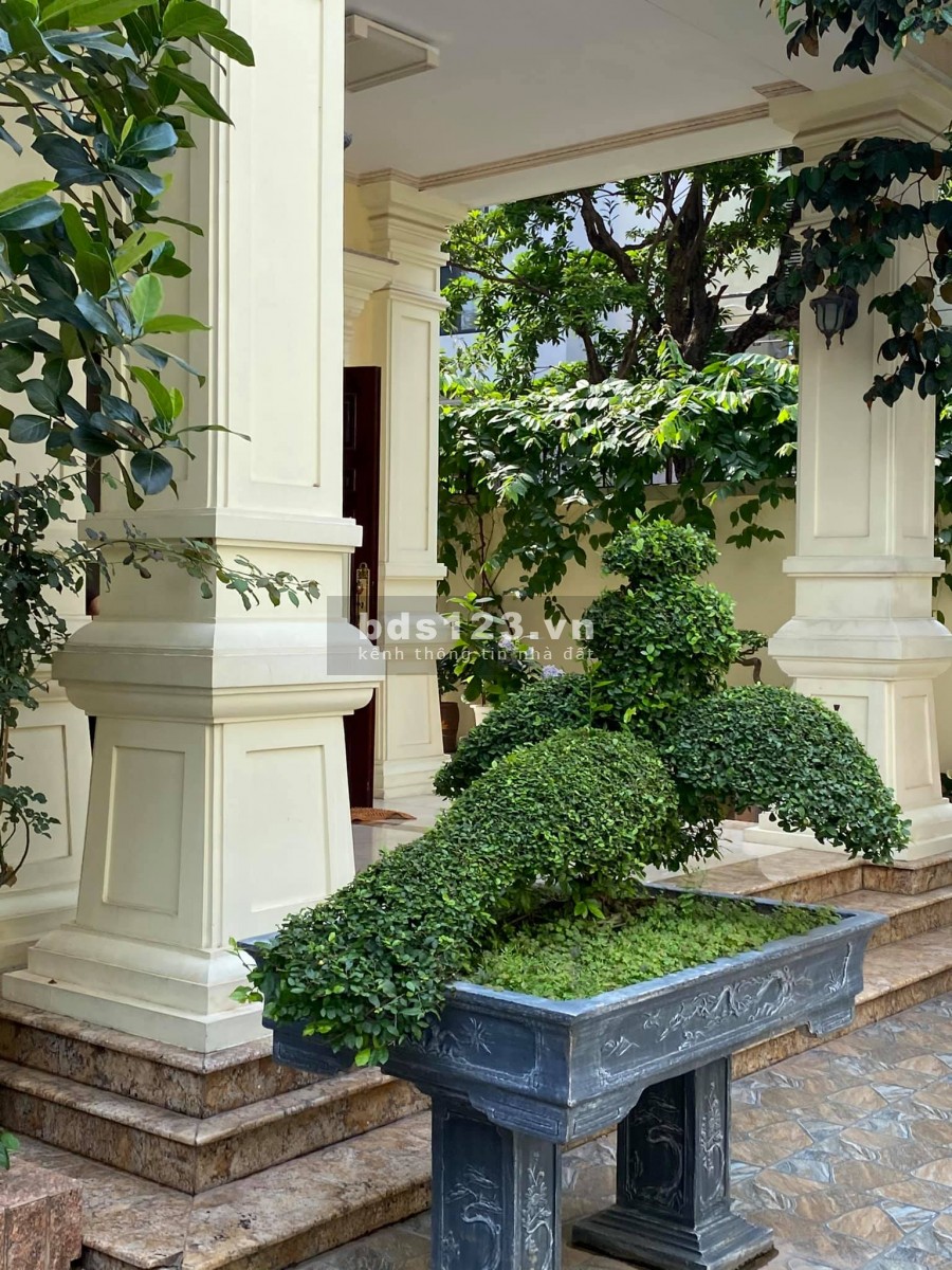 Biệt Thự Lạc Long Quân 30m ra Hồ Tây Siêu Thoáng Sáng 111m2x 4T 15.5 Tỷ
