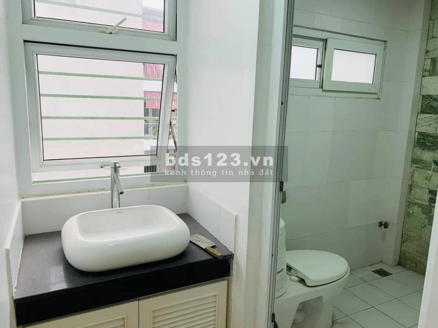 Cần bán biệt thự sân vườn, dtsd 111m2 nhỉnh 15 tỷ, phố Lạc Long Quận, Quận Tây Hồ