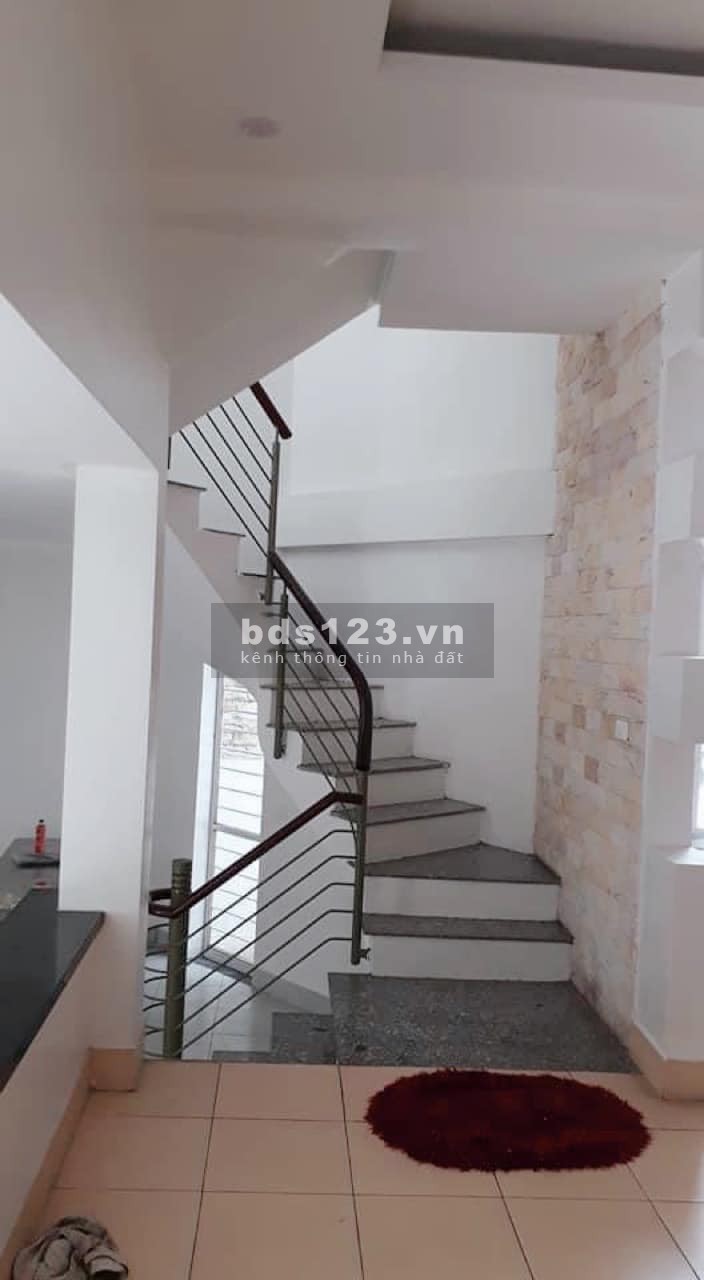 Cần bán biệt thự sân vườn, dtsd 111m2 nhỉnh 15 tỷ, phố Lạc Long Quận, Quận Tây Hồ