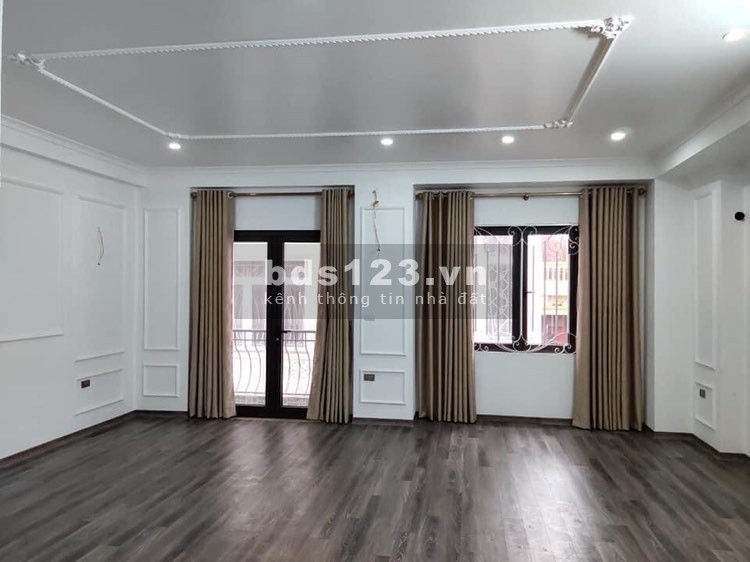 Bán nhà Bồ Đề, quận Long Biên, vị trí vàng, MT 6m, 63m2, Giá 7 tỷ ( ô tô qua nhà)