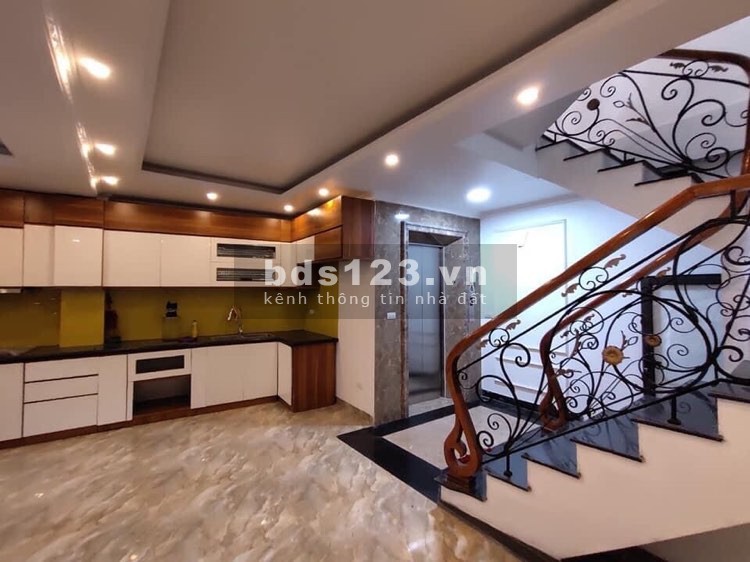 Bán nhà Bồ Đề, quận Long Biên, vị trí vàng, MT 6m, 63m2, Giá 7 tỷ ( ô tô qua nhà)