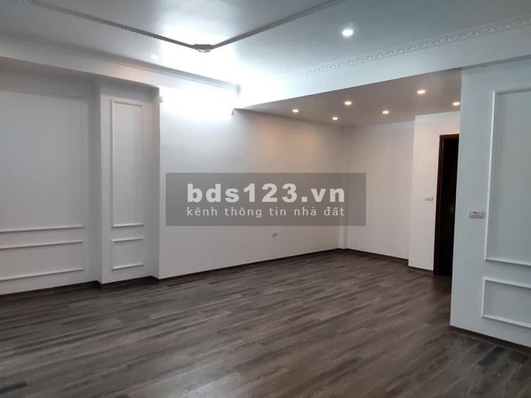 Bán nhà Bồ Đề, quận Long Biên, vị trí vàng, MT 6m, 63m2, Giá 7 tỷ ( ô tô qua nhà)