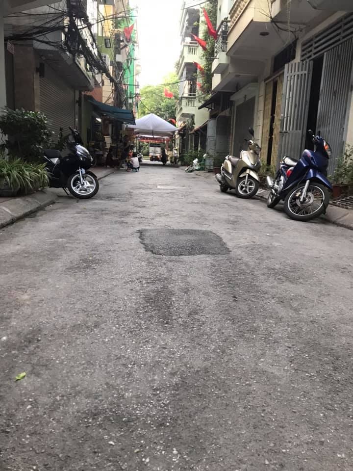 Đất phân lô ô tô quay đầu Hoàng Quốc Việt 45m2, giá chỉ 5.8 tỷ