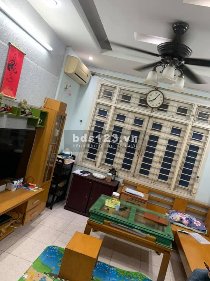 Bán nhà Lê Văn Lương 30m2 x 5 tầng, Ô tô đỗ cổng. Giá nhỉnh 2 tỷ