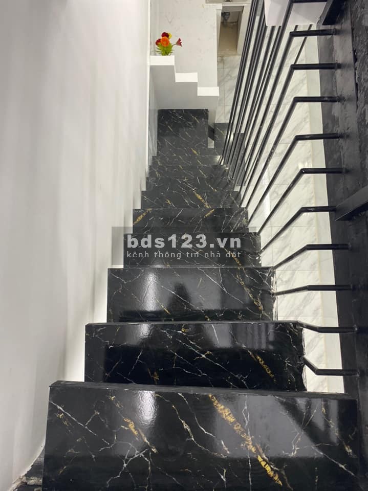 Bán Nhà Hẻm 4 Tầng DT 3 x 9 Trung Tâm Trần Phú P9 Q5 Giá 2.9 Tỷ