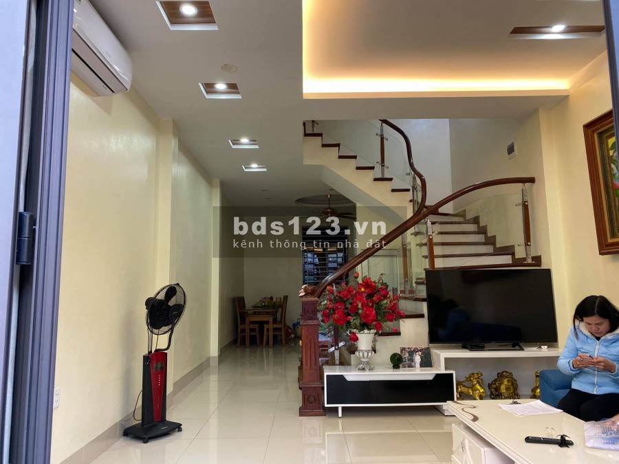 Bán nhà Bà Triệu, 4 tầng 37m2, ô tô, nhà mới, siêu rẻ 3,45 tỷ