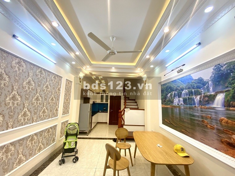 Nhỉnh 3 tỷ, có ngay nhà Nguyễn Văn Cừ, 5 tầng, dt 40m2, giá 3.9 tỷ, thương lượng