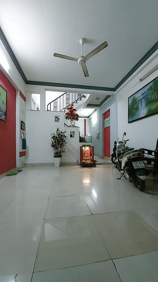 Bán nhà Tân Phú mặt tiền đường lớn, dt 60m2 3 tầng 4,8x13m Giá 6,6 tỷ cần bán gấp