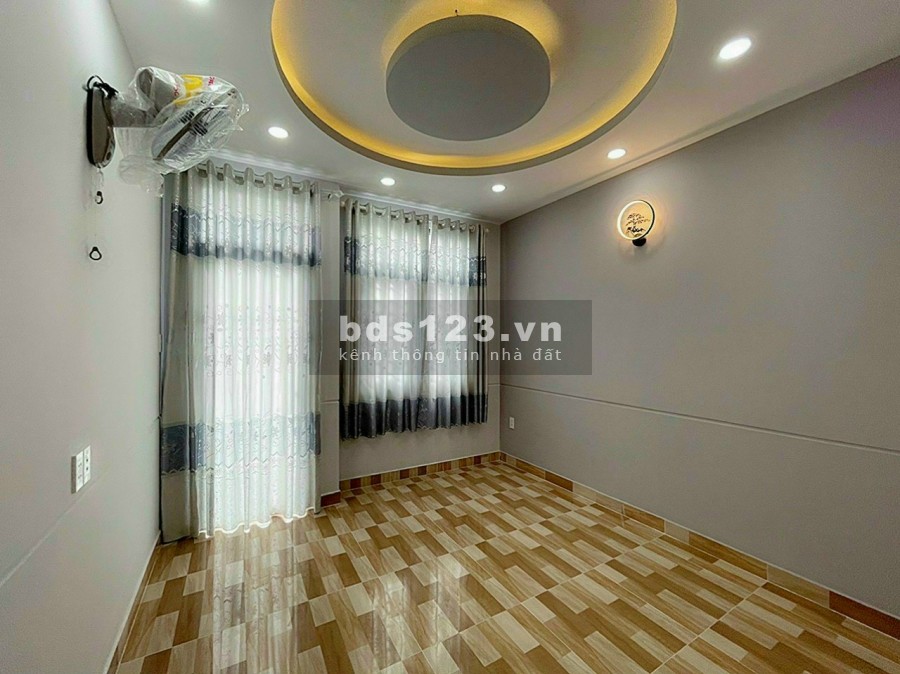 Nhà 2 tầng rộng rãi, hẻm xe hơi. Cạnh Vietcombank Tây Thạnh. 4,9 tỷ